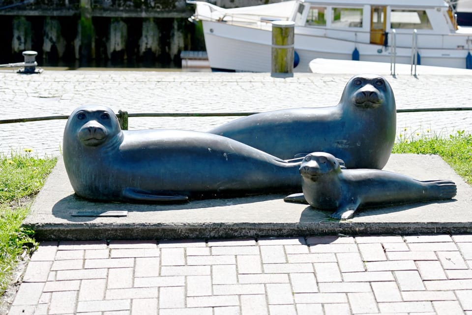 Nearby landmark, elevator