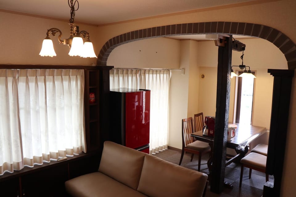 Living room, Photo of the whole room, Decorative detail, Dining area