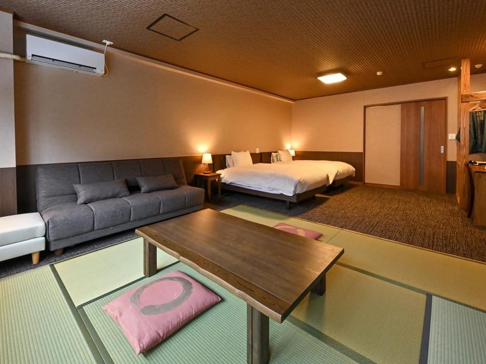 Kutsurogijyuku Shintaki Ryokan in Japan