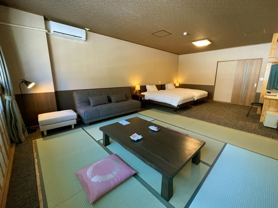 Kutsurogijyuku Shintaki Ryokan in Japan