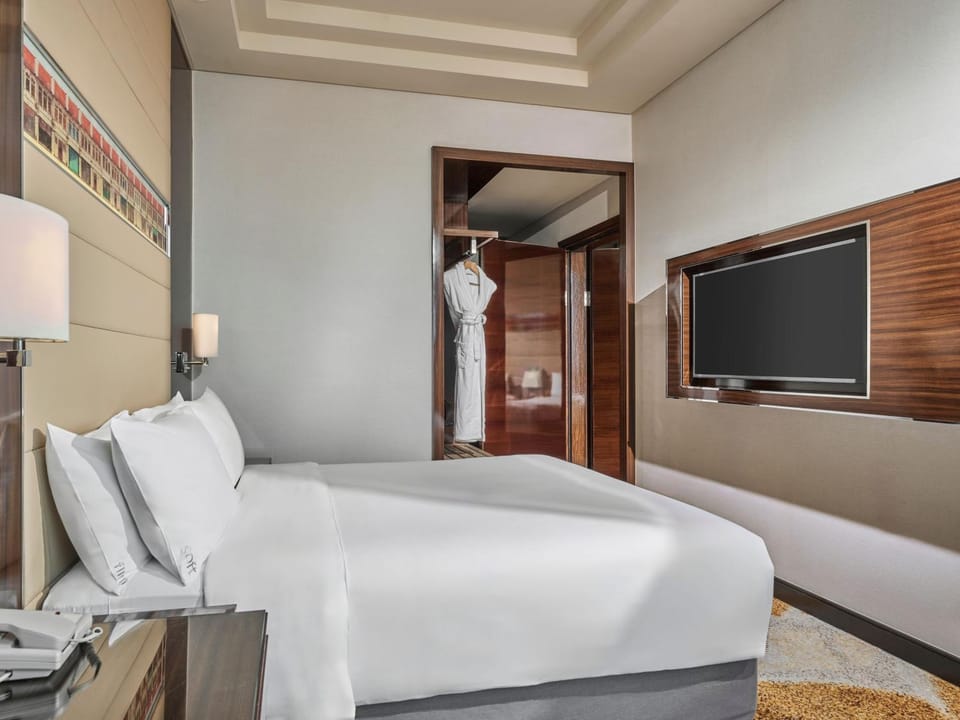 Bed, Bedroom, Area and facilities
