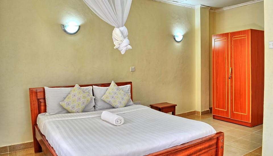 Bed, Photo of the whole room, Bedroom, towels, wardrobe
