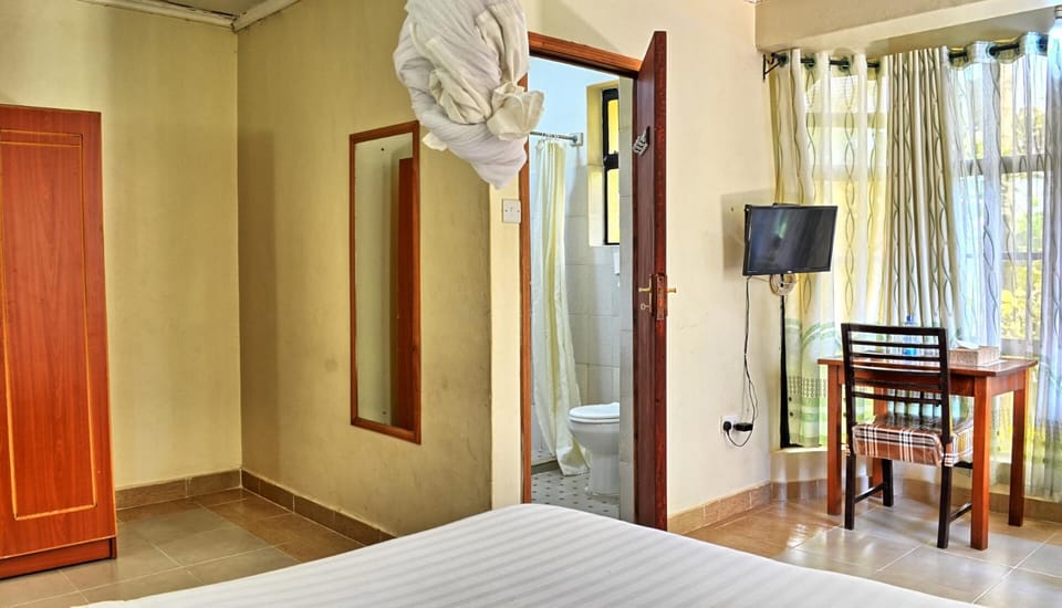 Bed, TV and multimedia, Photo of the whole room, Bedroom, hair dresser, wardrobe