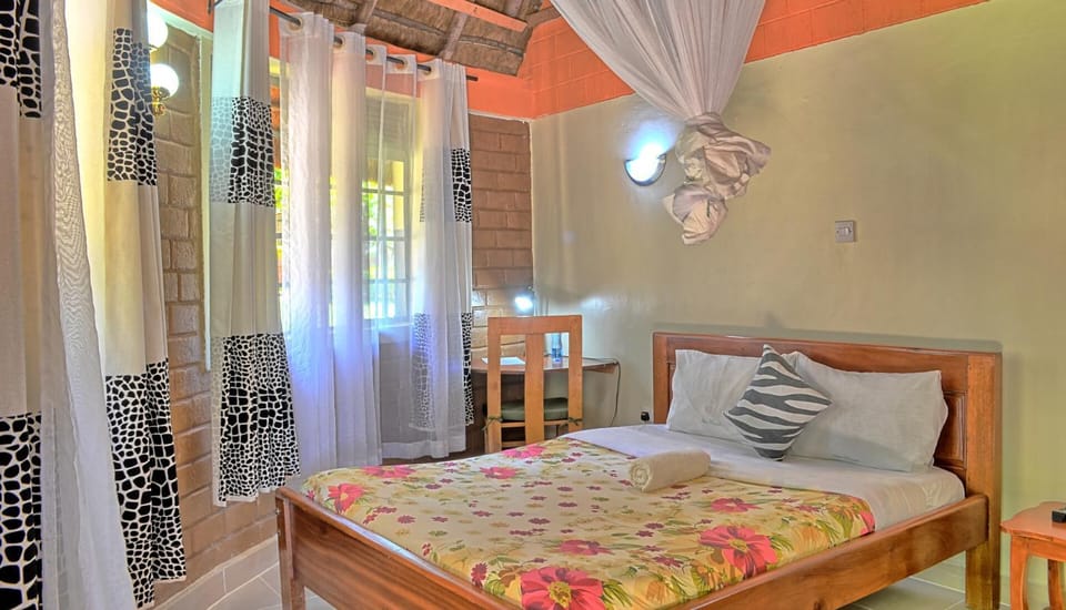 Bed, Photo of the whole room, Seating area, Bedroom