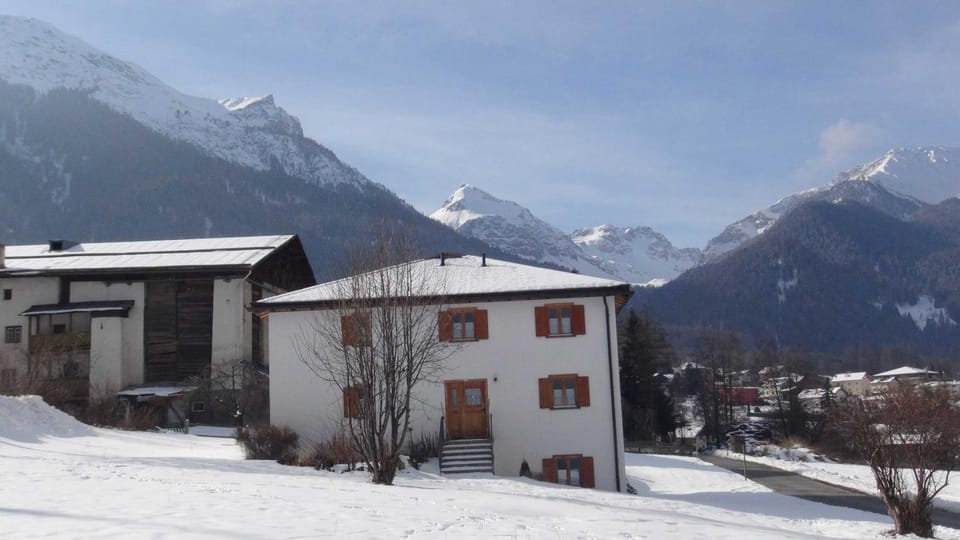 Facade/entrance, Day, Winter, On site, Mountain view