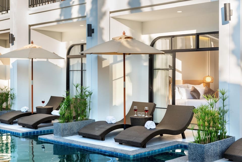 Patio, Pool view, Swimming pool, sunbed