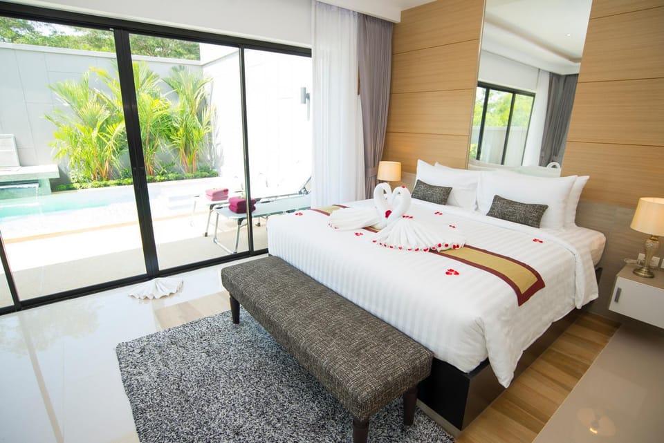 Bedroom, Pool view