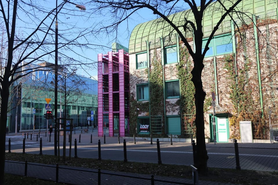 Property building, Neighbourhood