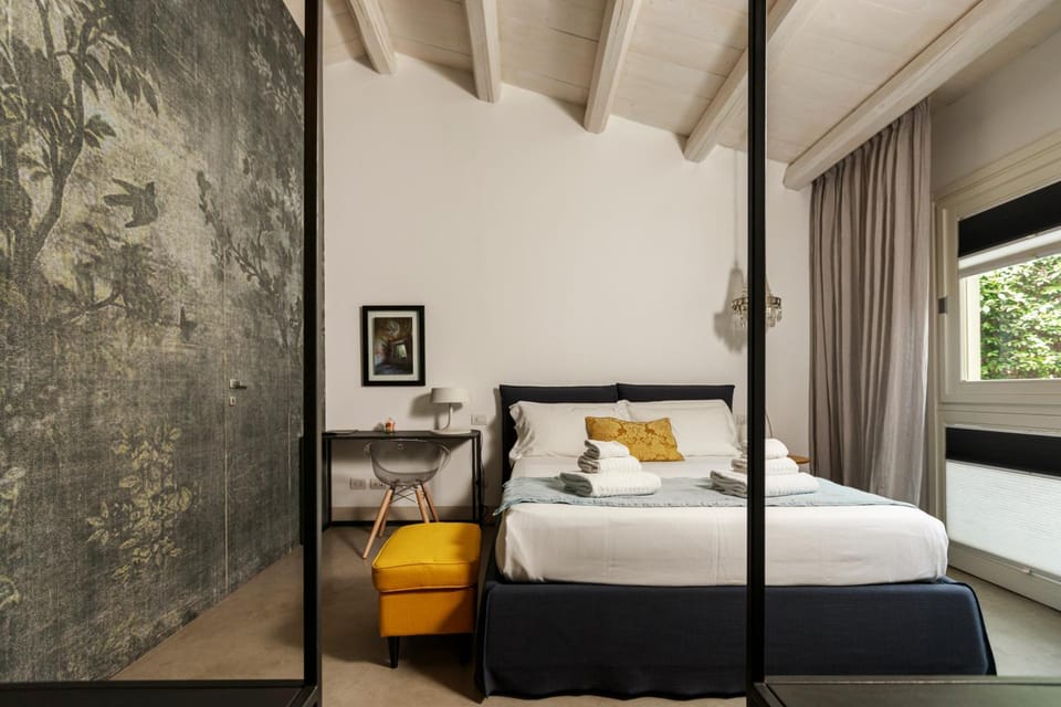 Bed, Photo of the whole room, Decorative detail, Bedroom
