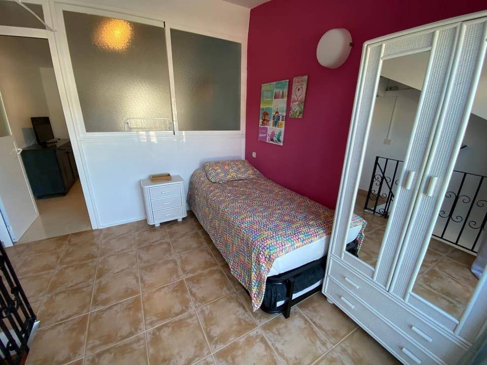 Bed, Photo of the whole room, Bedroom, wardrobe