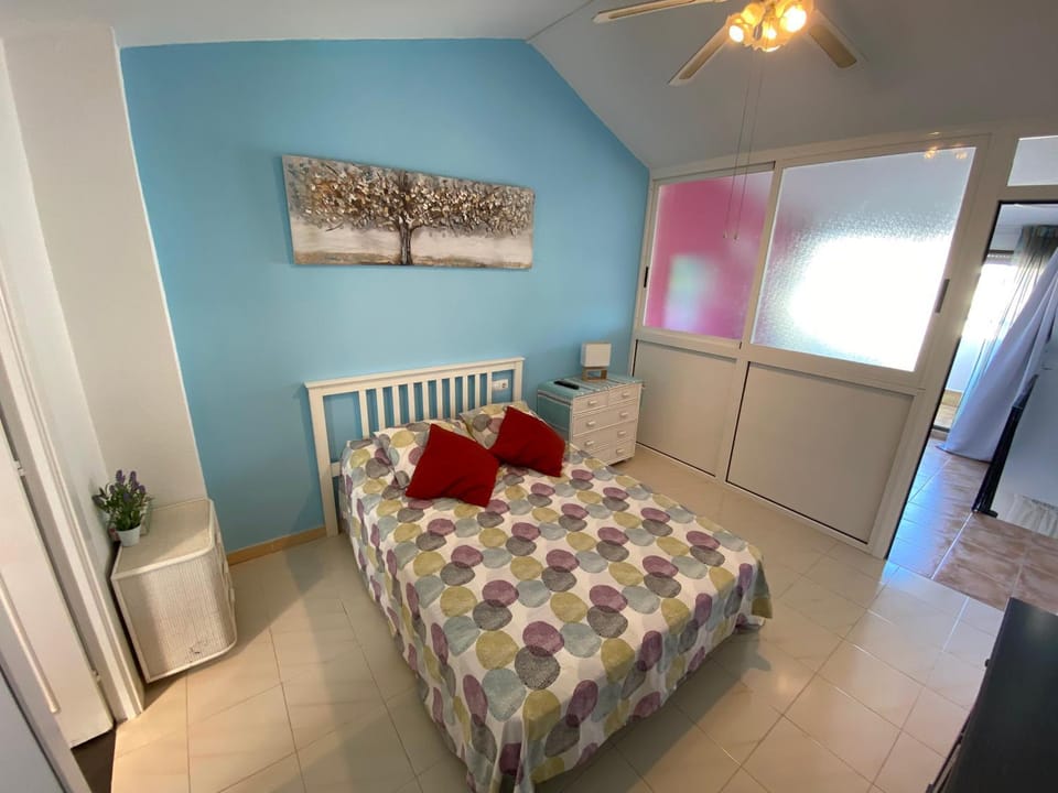 Bed, Photo of the whole room, Bedroom, fireplace