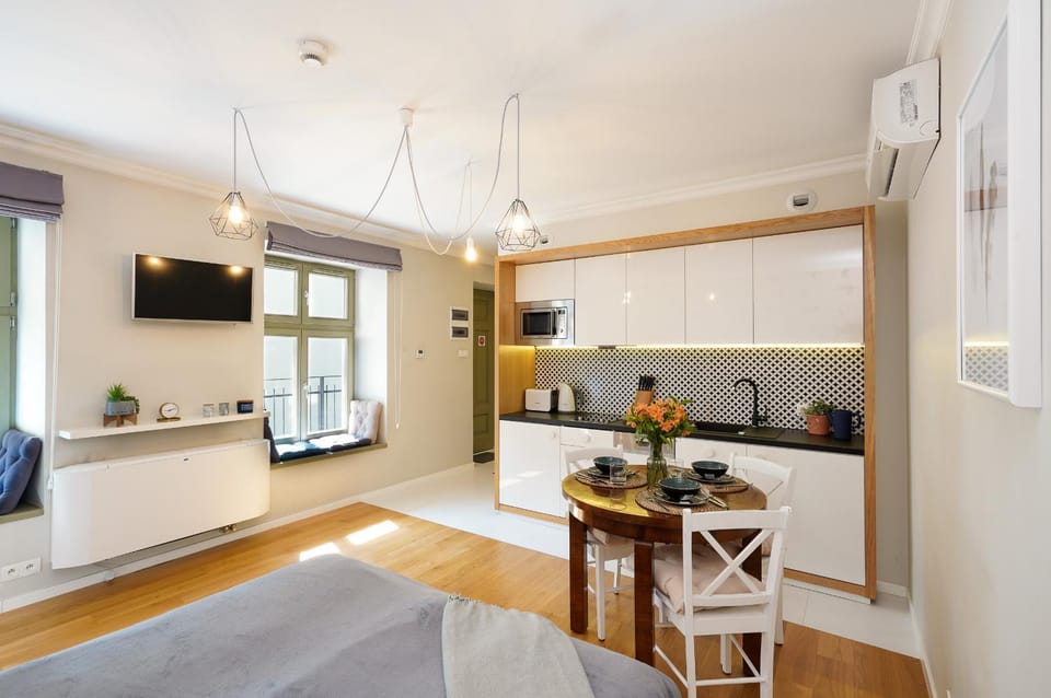 Dining area, kitchen