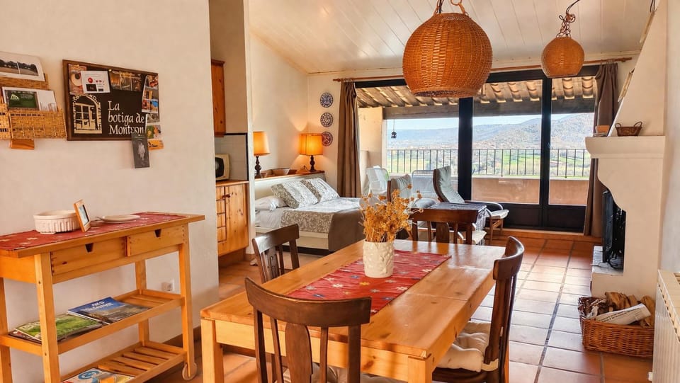 Balcony/Terrace, Balcony/Terrace, Living room, Seating area, Dining area, fireplace, fireplace, pet friendly, pet friendly