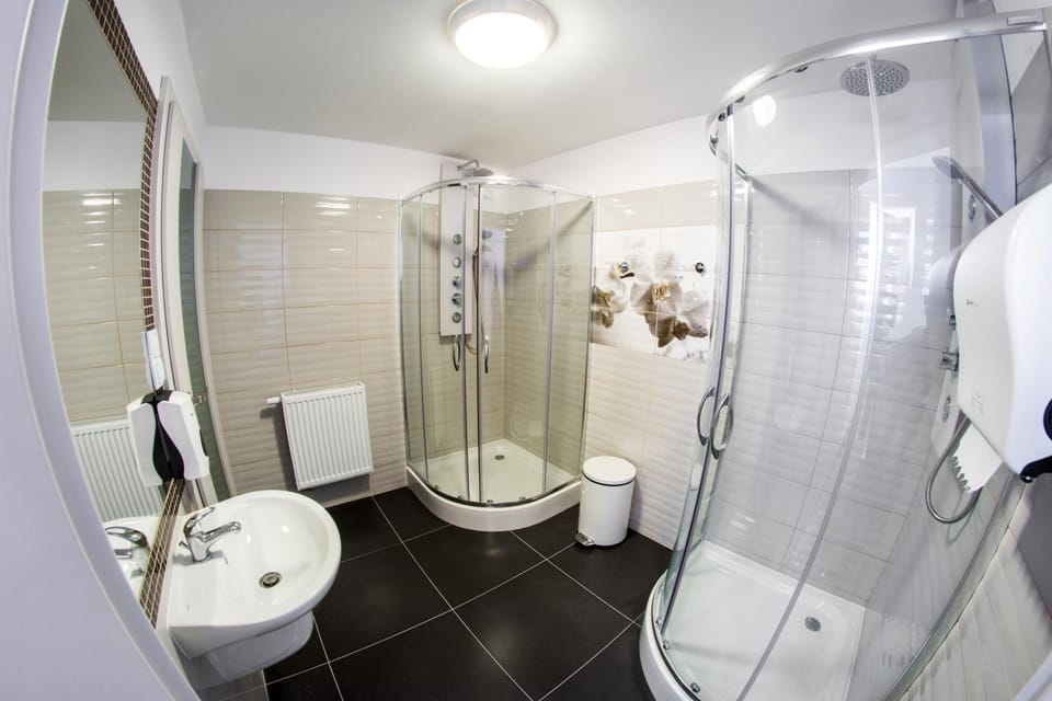 Shower, Bathroom, Area and facilities