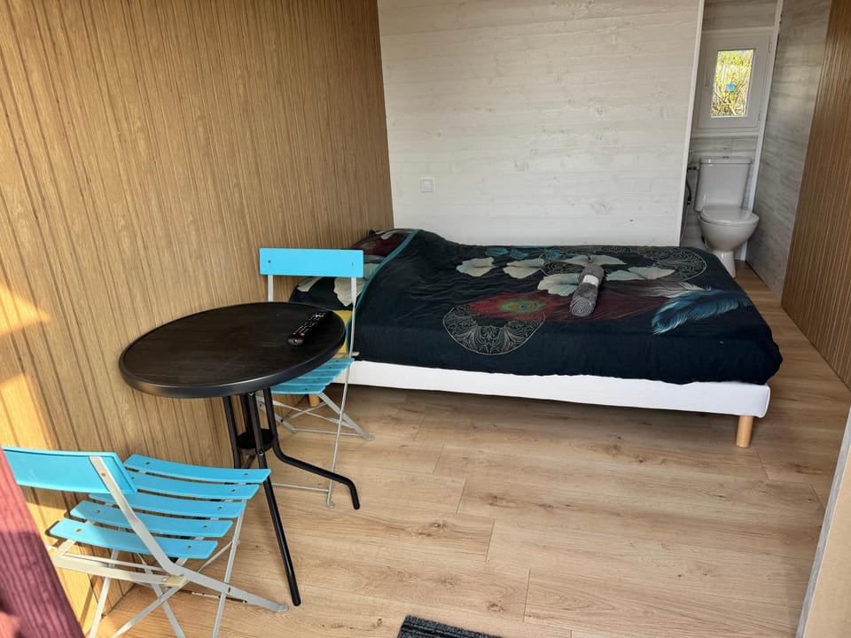 Camping De Collignon Campground/ 
RV Resort in Normandy