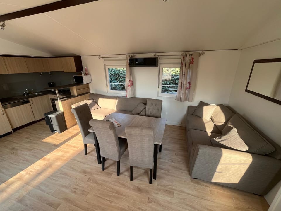 TV and multimedia, Kitchen or kitchenette, Living room, Dining area