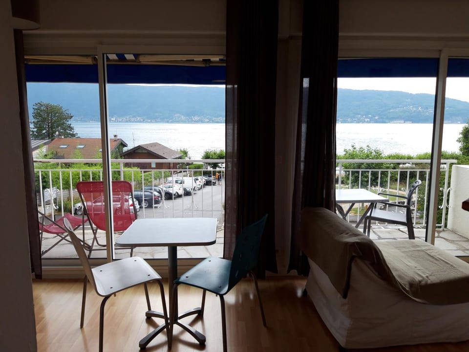 Balcony/Terrace, Photo of the whole room, Lake view