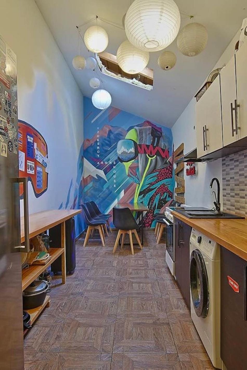Coffee/tea facilities, Kitchen or kitchenette, Communal kitchen, microwave, oven, stove, washing machine, kitchen