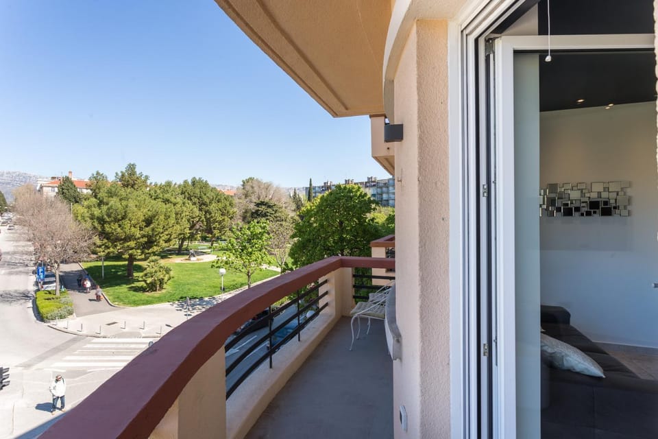 Balcony/Terrace, City view, Street view