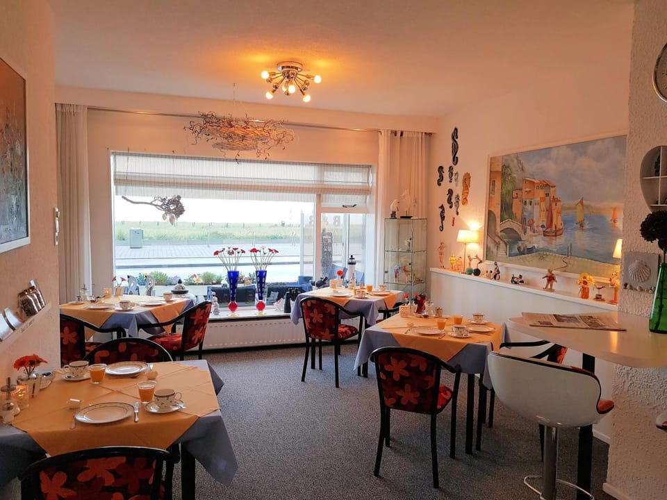 Restaurant/places to eat, Food and drinks, On site, Sea view