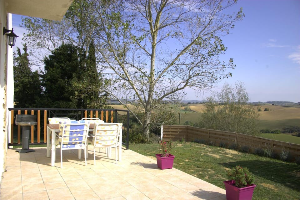 BBQ facilities, Balcony/Terrace, Garden view