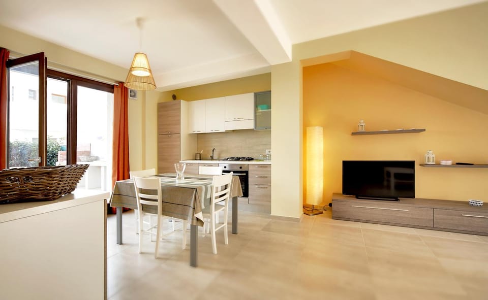 TV and multimedia, Kitchen or kitchenette, Living room, Dining area