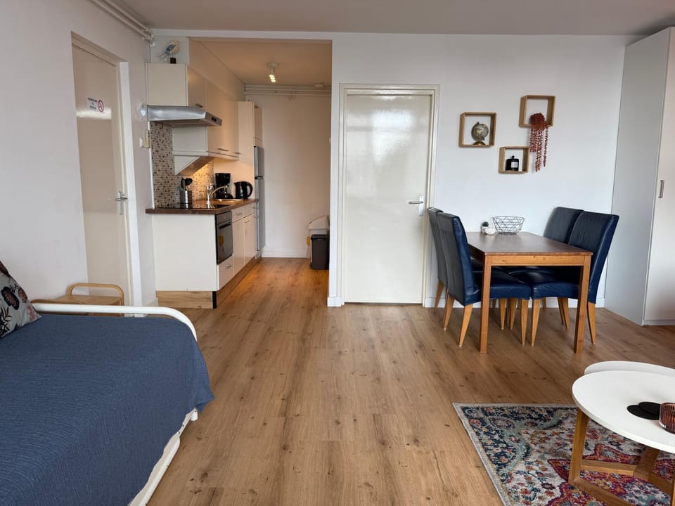 Bed, Kitchen or kitchenette, Living room, Dining area