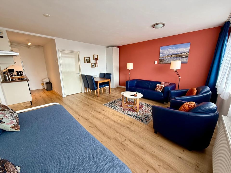 Bed, TV and multimedia, Kitchen or kitchenette, Living room, Photo of the whole room, Seating area