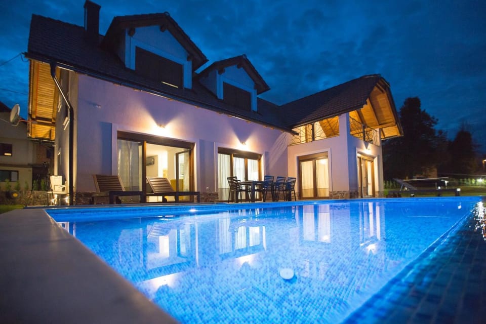 Swimming pool, Swimming pool