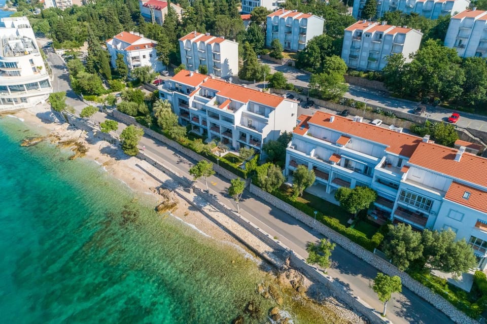 Property building, Bird's eye view, Beach, Location