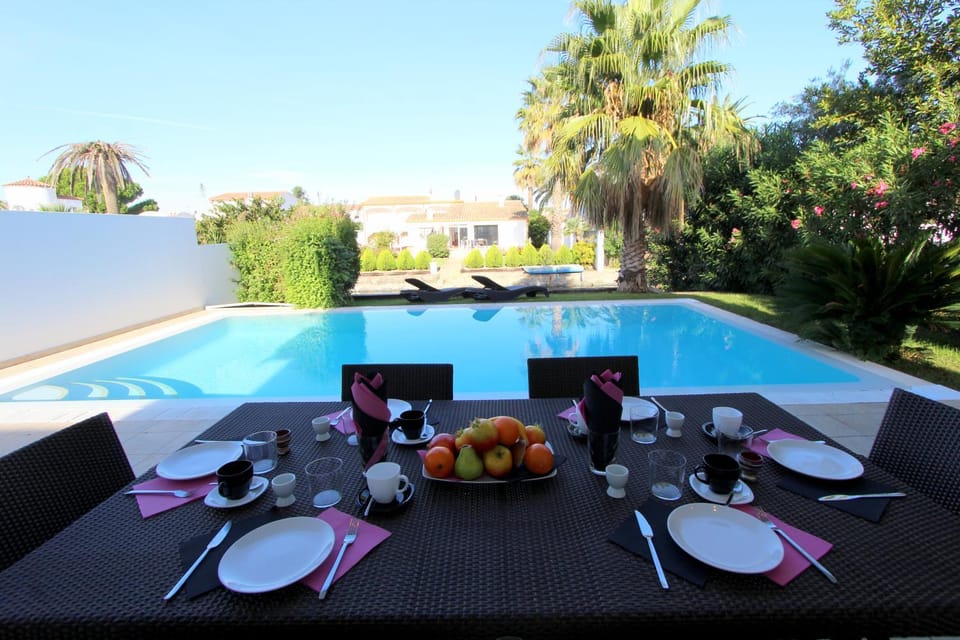 LEON INMO Villa Olivia - 10039 Villa in Alt Empordà