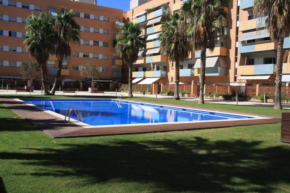 Property building, Off site, Garden, On site, Swimming pool, Swimming pool