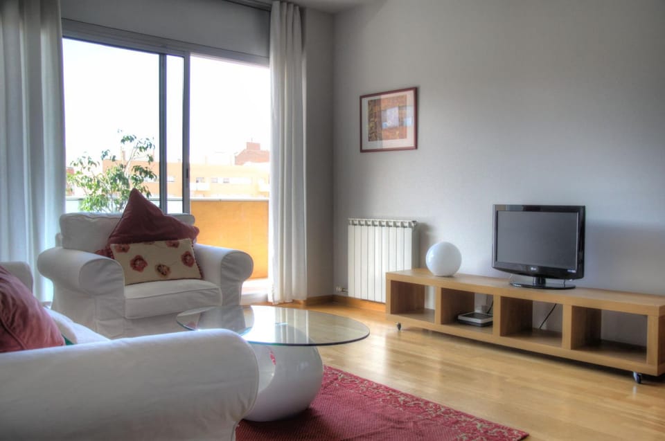 TV and multimedia, Living room, Photo of the whole room, Dining area, On site