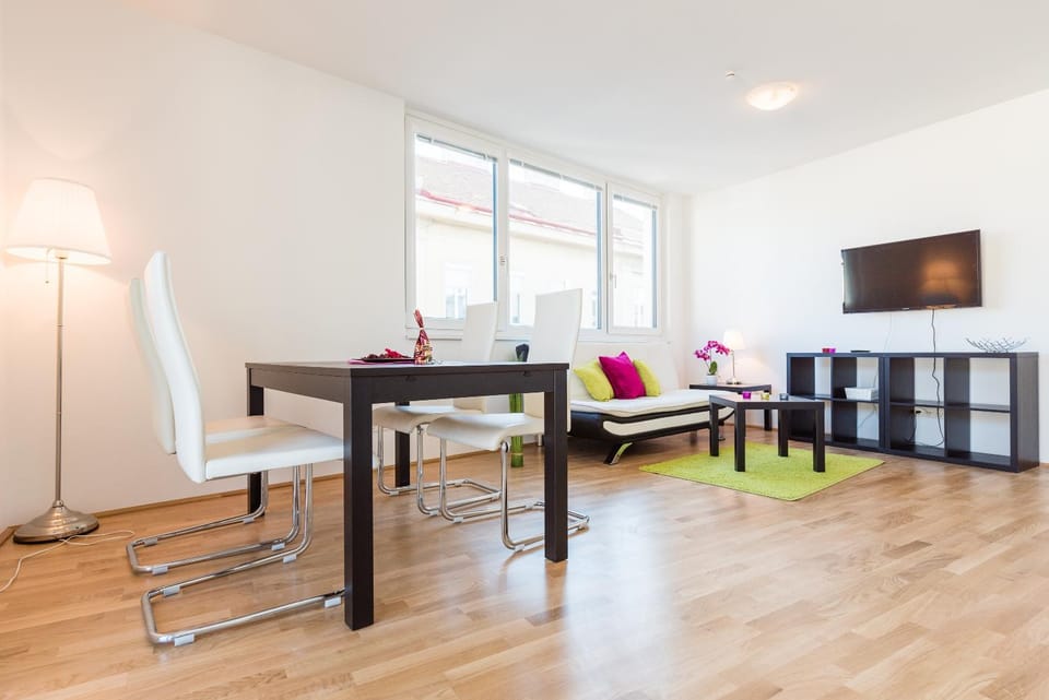 TV and multimedia, Living room, Dining area
