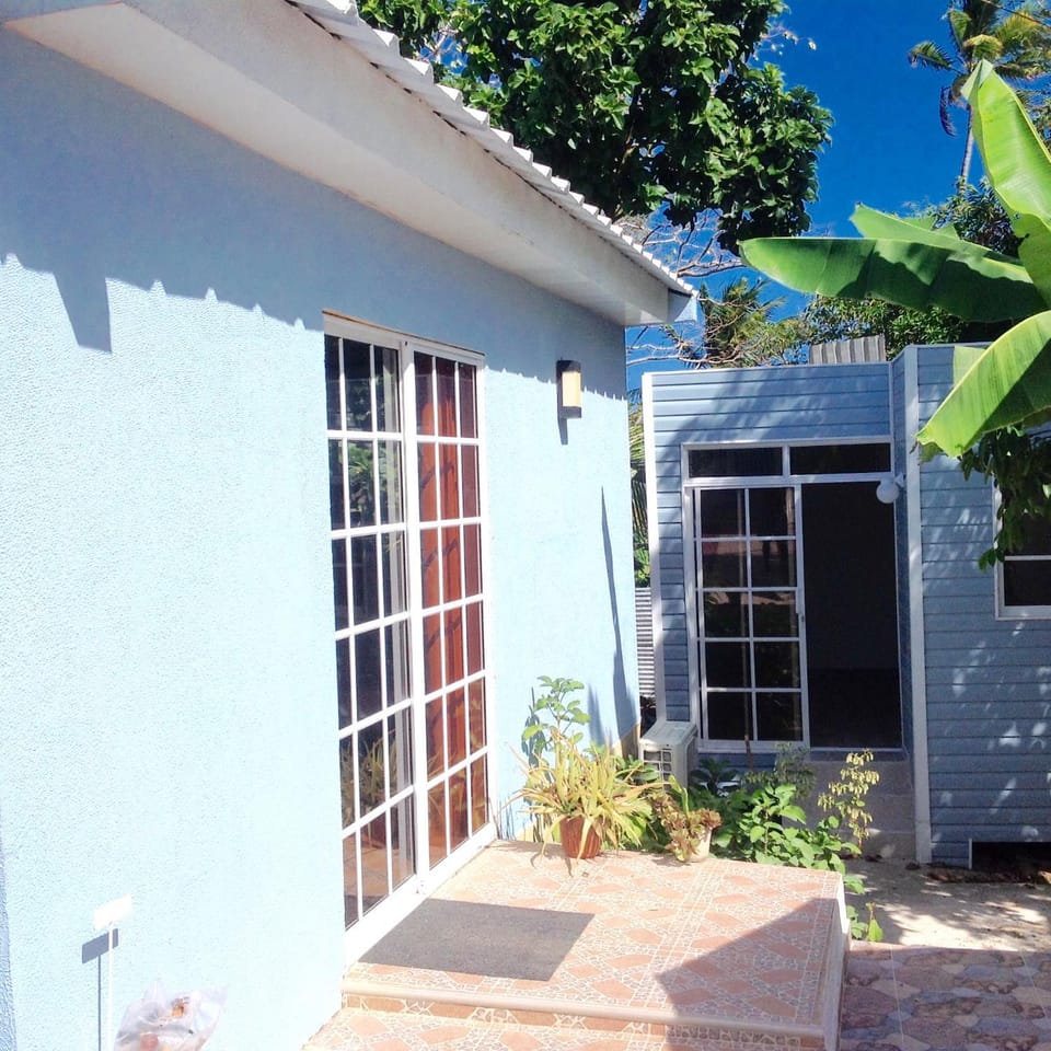 Property building, Facade/entrance, Day, Garden