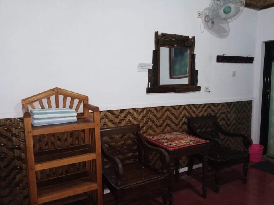 Mini Tiga Homestay Bed and Breakfast in West Java