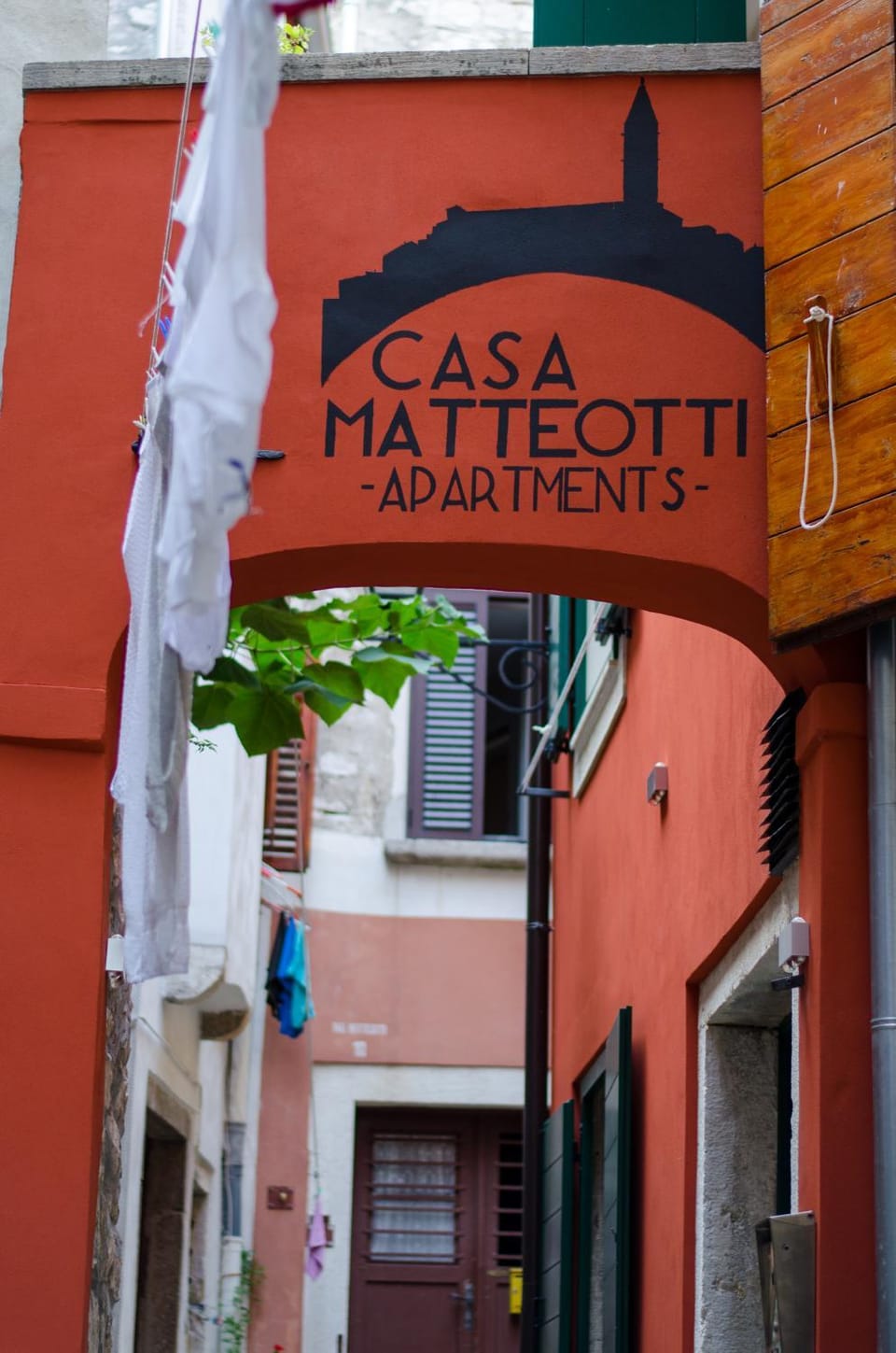 Property building, Facade/entrance, Property logo or sign
