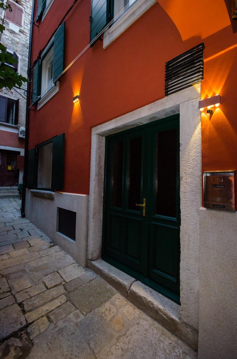 Facade/entrance
