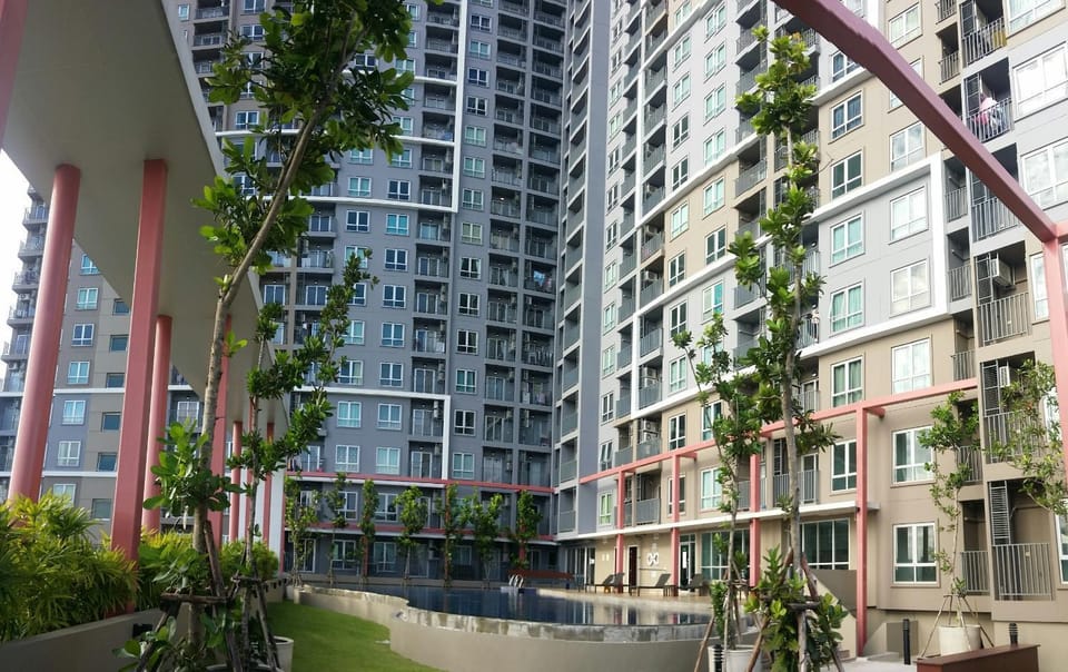 Facade/entrance, Area and facilities
