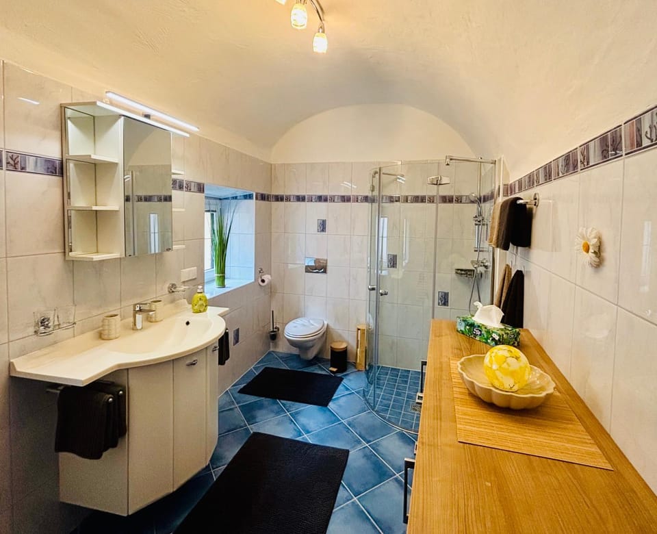 Shower, Bathroom, towels