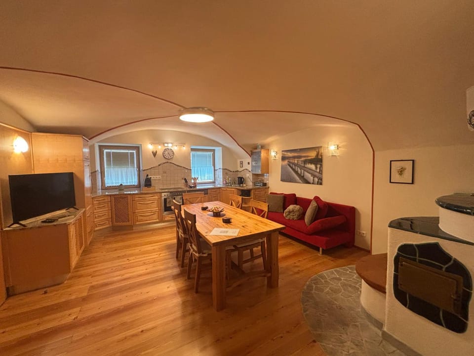 TV and multimedia, Kitchen or kitchenette, Living room, Dining area