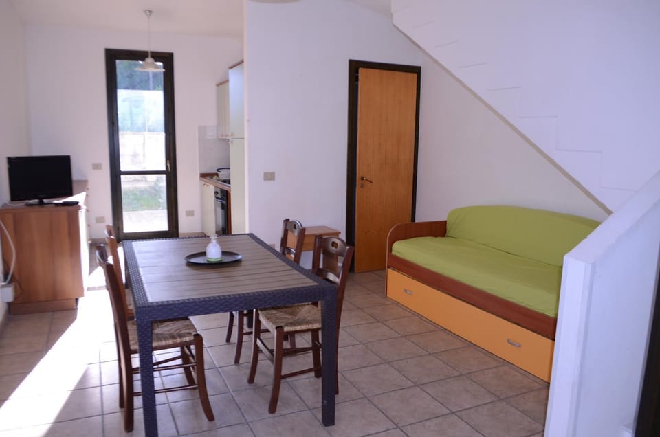 Communal lounge/ TV room, Bed, TV and multimedia, Kitchen or kitchenette, Living room, Dining area