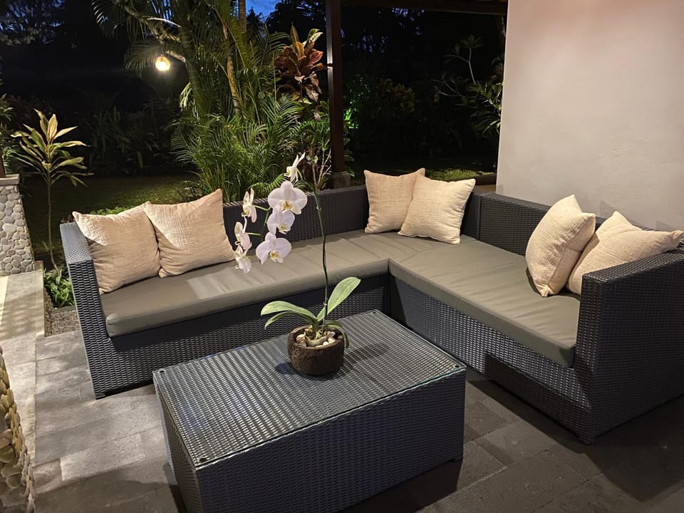 Property building, Patio, Garden, Living room, Seating area, Garden view