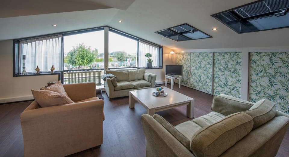View (from property/room), Photo of the whole room