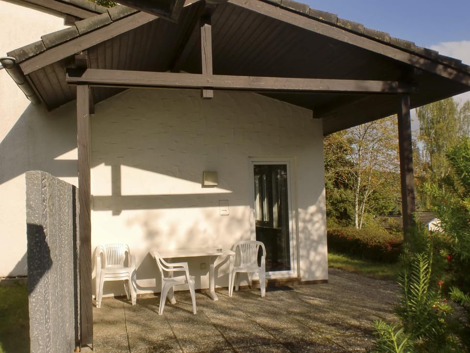 Property building, Garden, Balcony/Terrace, Seating area