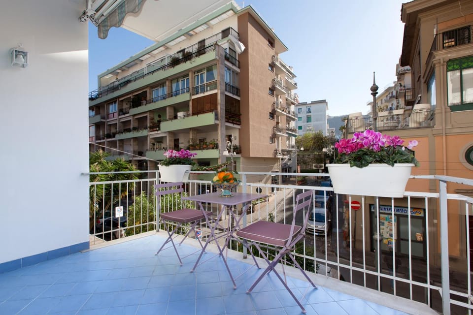 Neighbourhood, Balcony/Terrace, City view, Street view