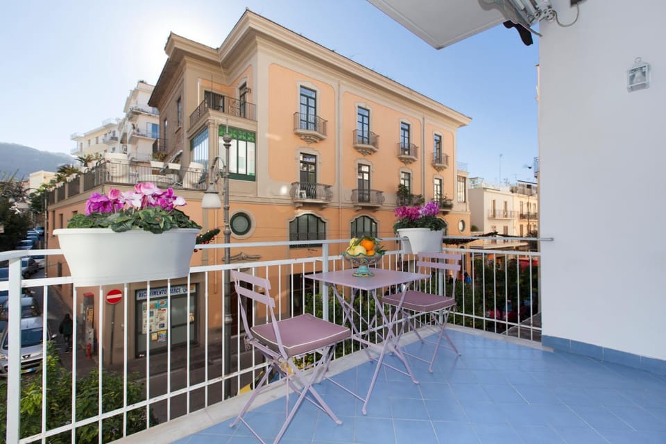 Facade/entrance, Neighbourhood, Balcony/Terrace, City view