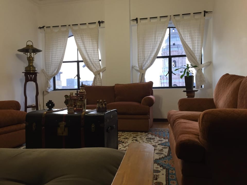 Neighbourhood, Natural landscape, Summer, Living room, Photo of the whole room, Decorative detail, On site, City view, Landmark view, Mountain view, Street view, Area and facilities, Sunset