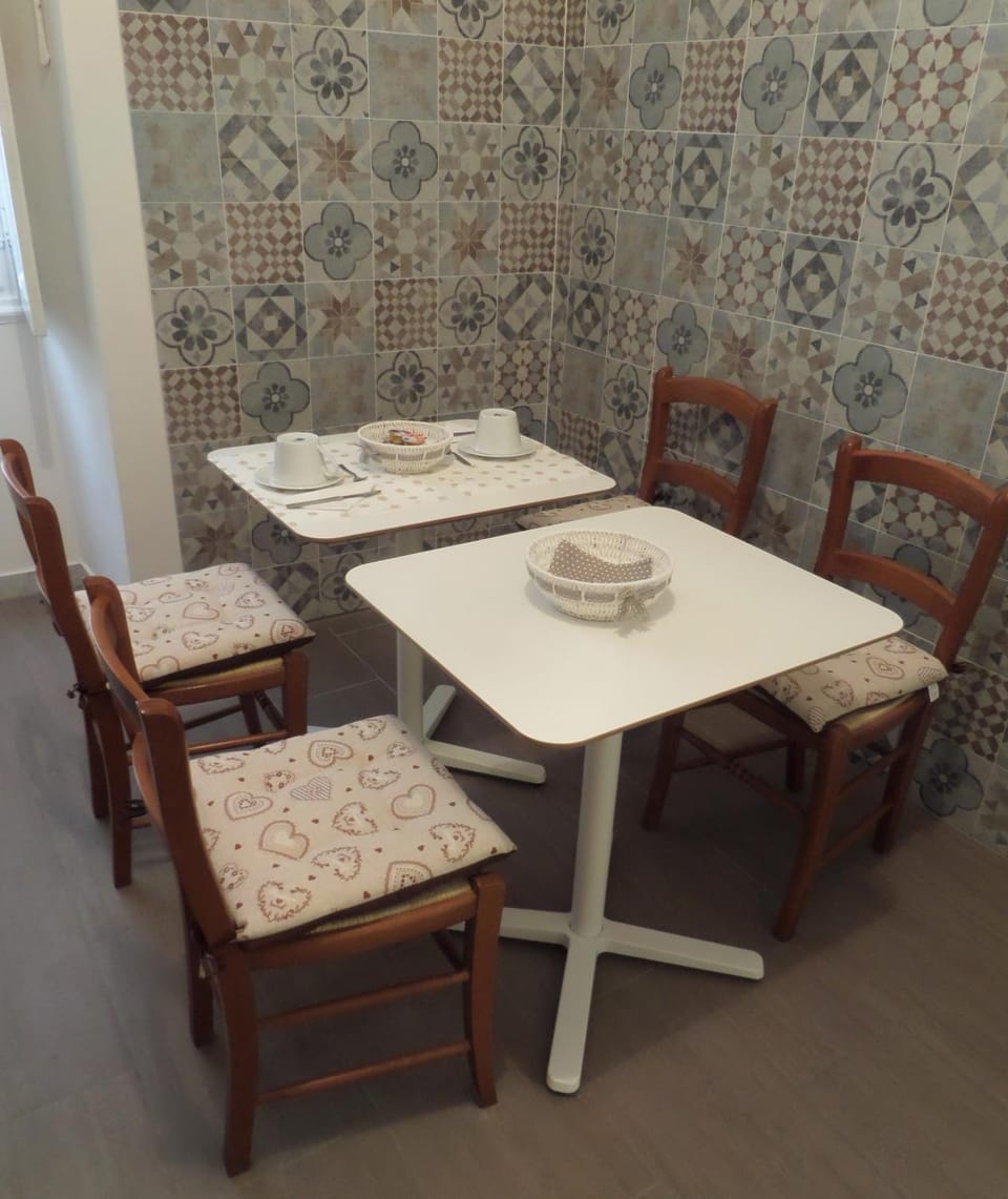 Communal kitchen, Italian breakfast, Internal: Not applicable to any particular room