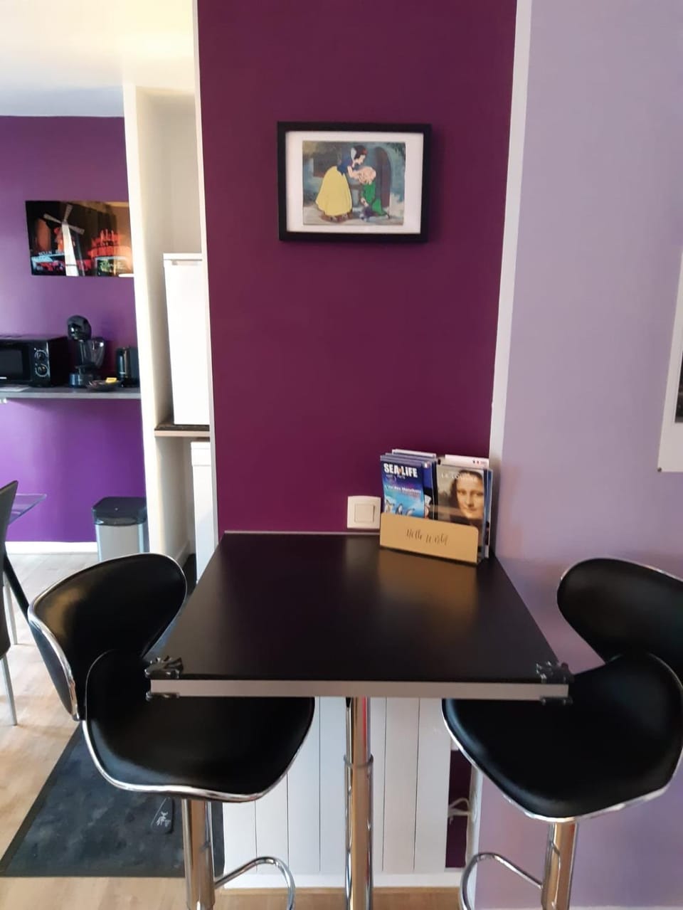 Communal lounge/ TV room, Living room, Seating area, Dining area, Meals